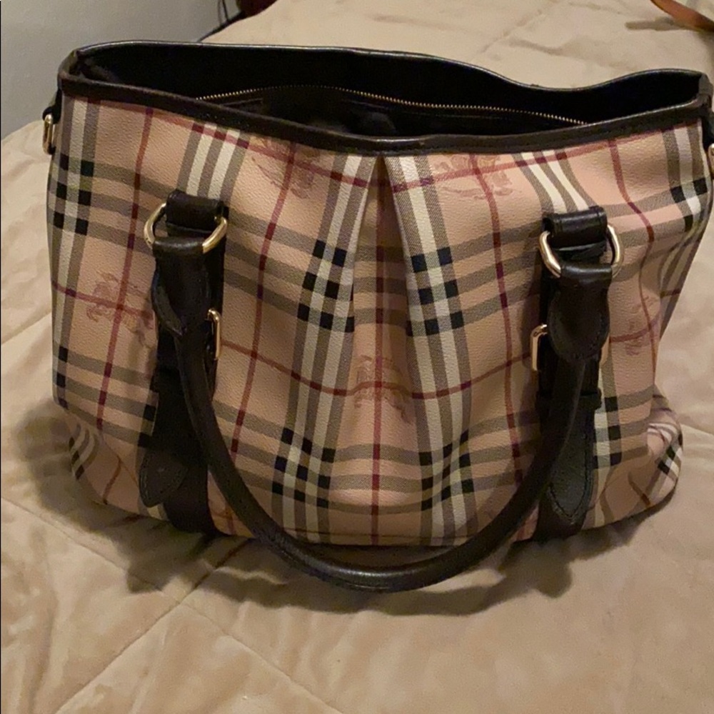 ❄️Burberry Purse❄️